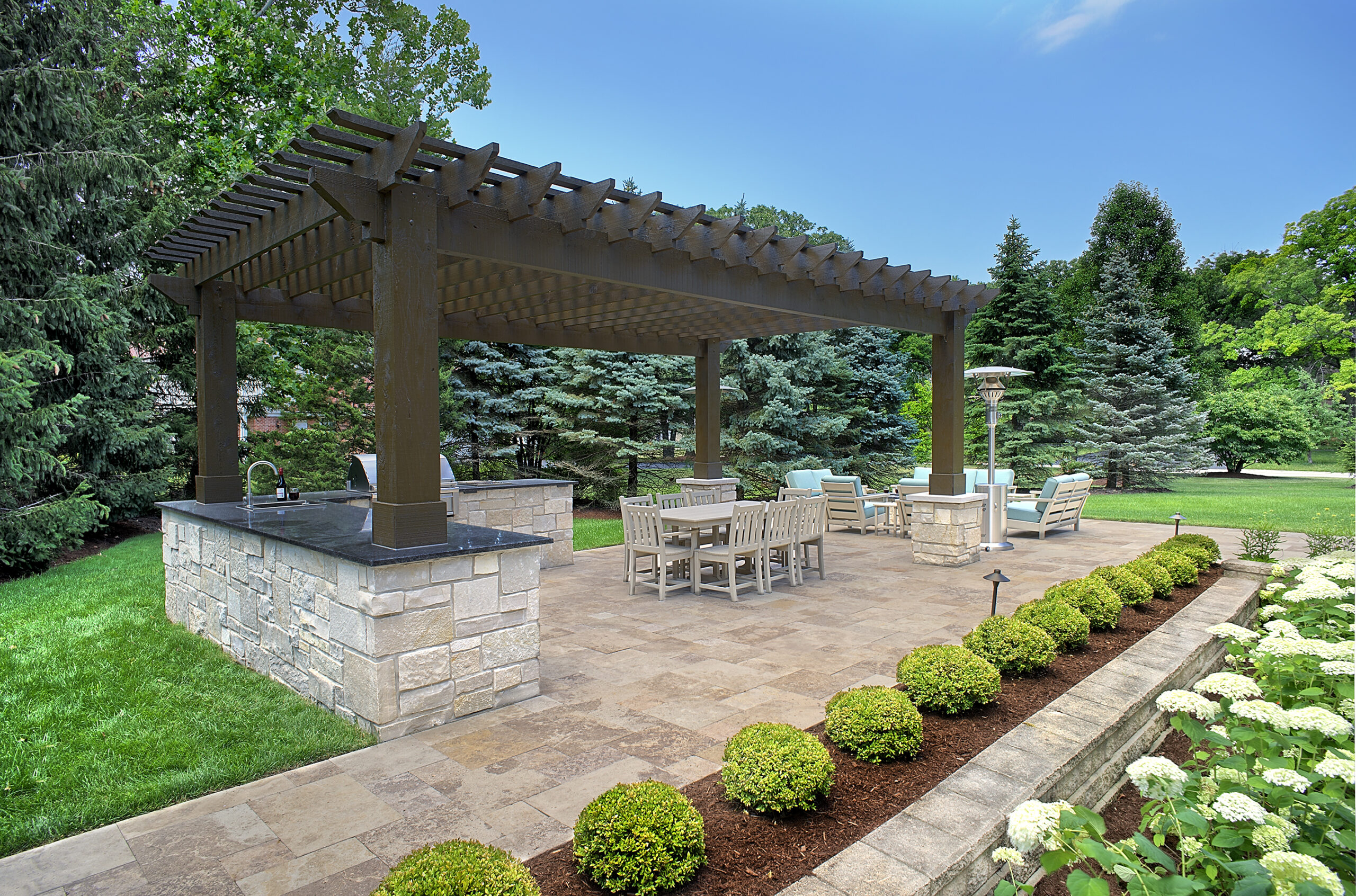 Pergola and kitchen overview